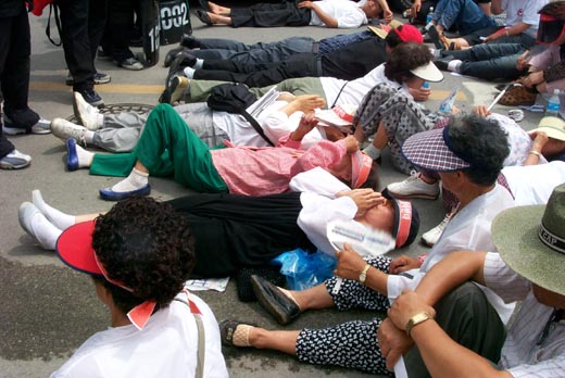 20030726women.jpg